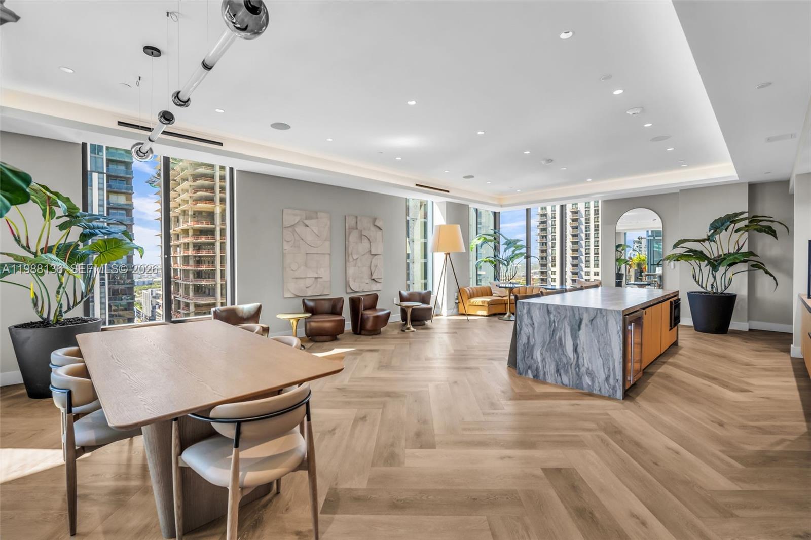 121 NE 5th St #902 Miami, FL 33132