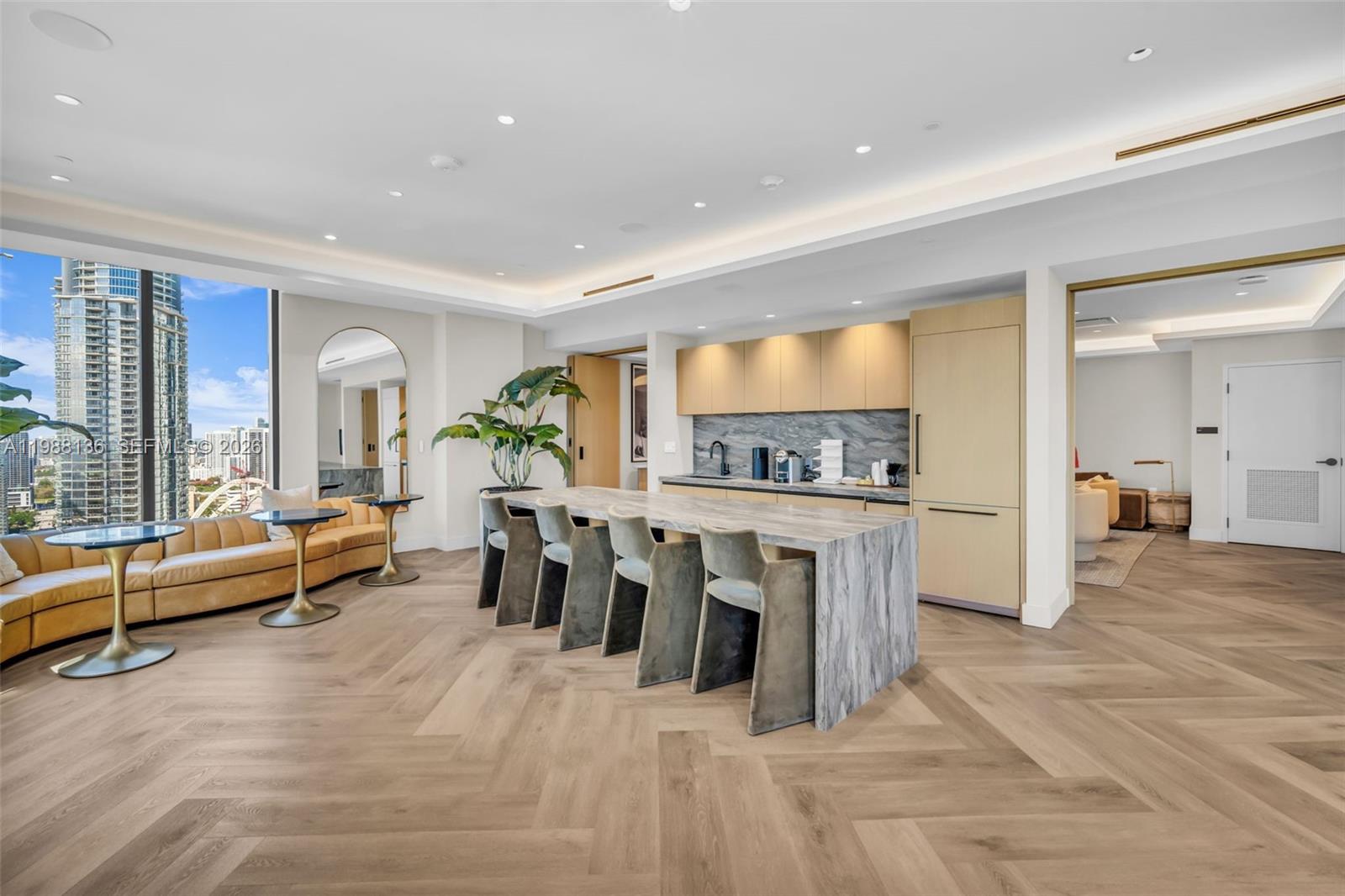 121 NE 5th St #902 Miami, FL 33132