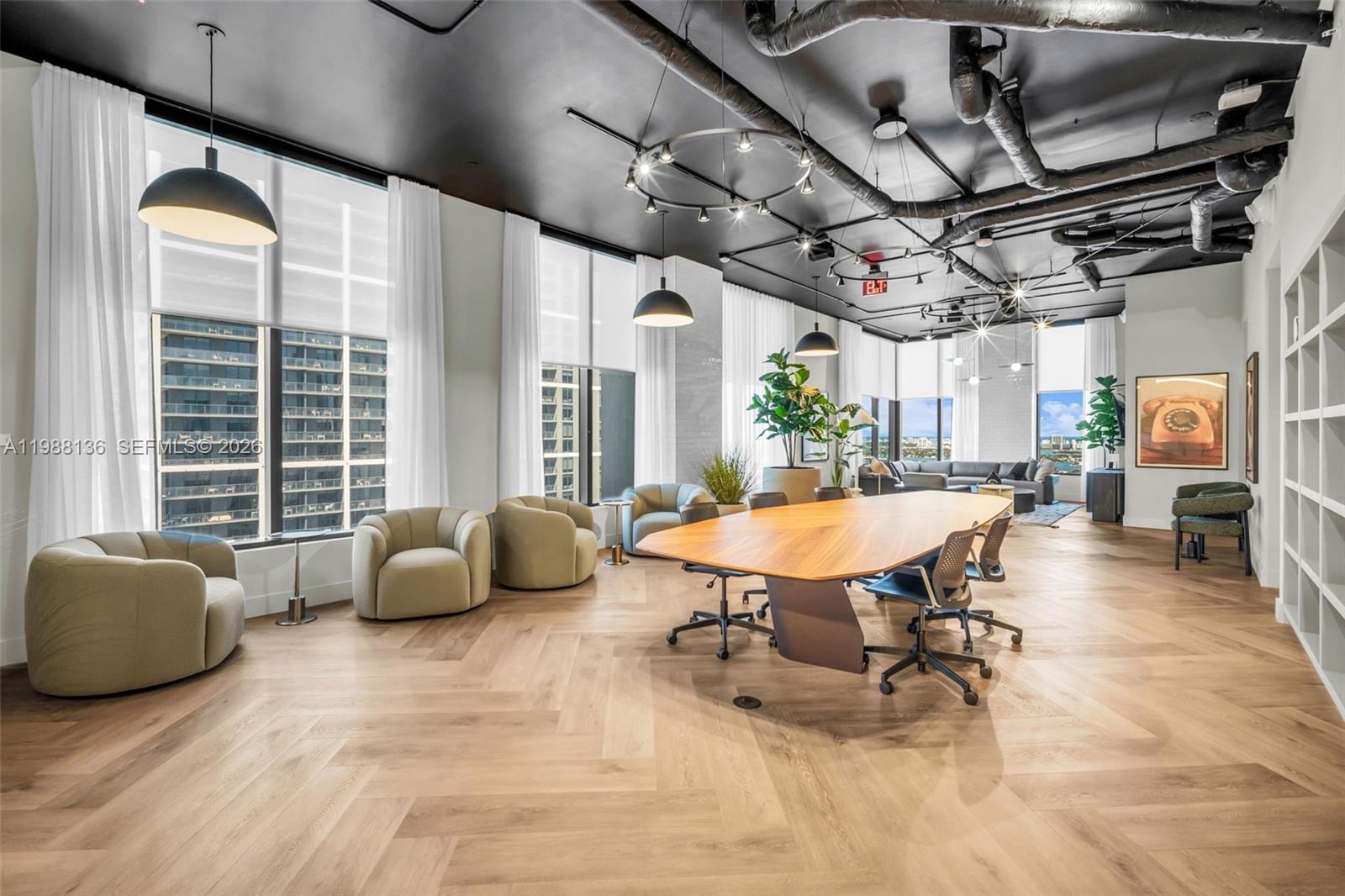 121 NE 5th St #902 Miami, FL 33132