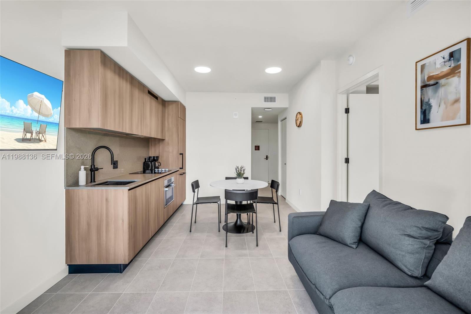 121 NE 5th St #902 Miami, FL 33132