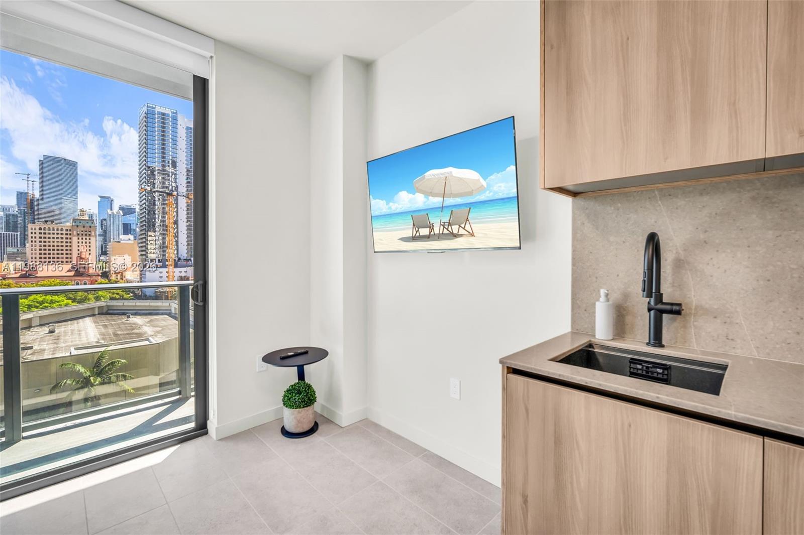 121 NE 5th St #902 Miami, FL 33132