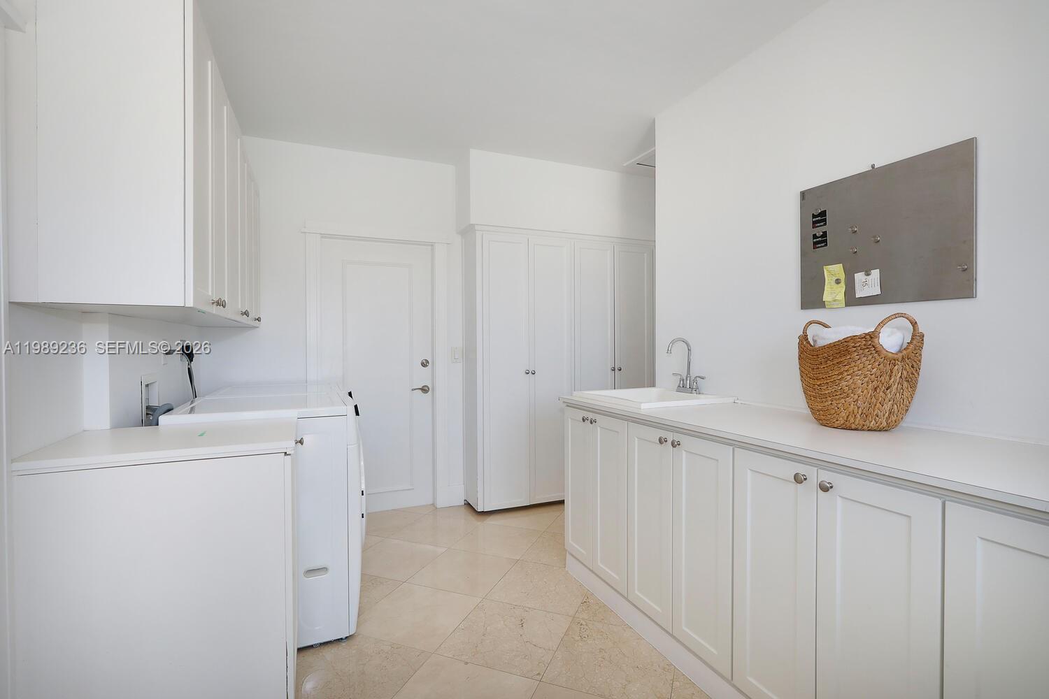 3425 Alhambra Cir Coral Gables, FL 33134