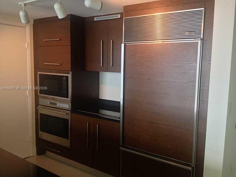 475 Brickell Ave #5111 Miami, FL 33131