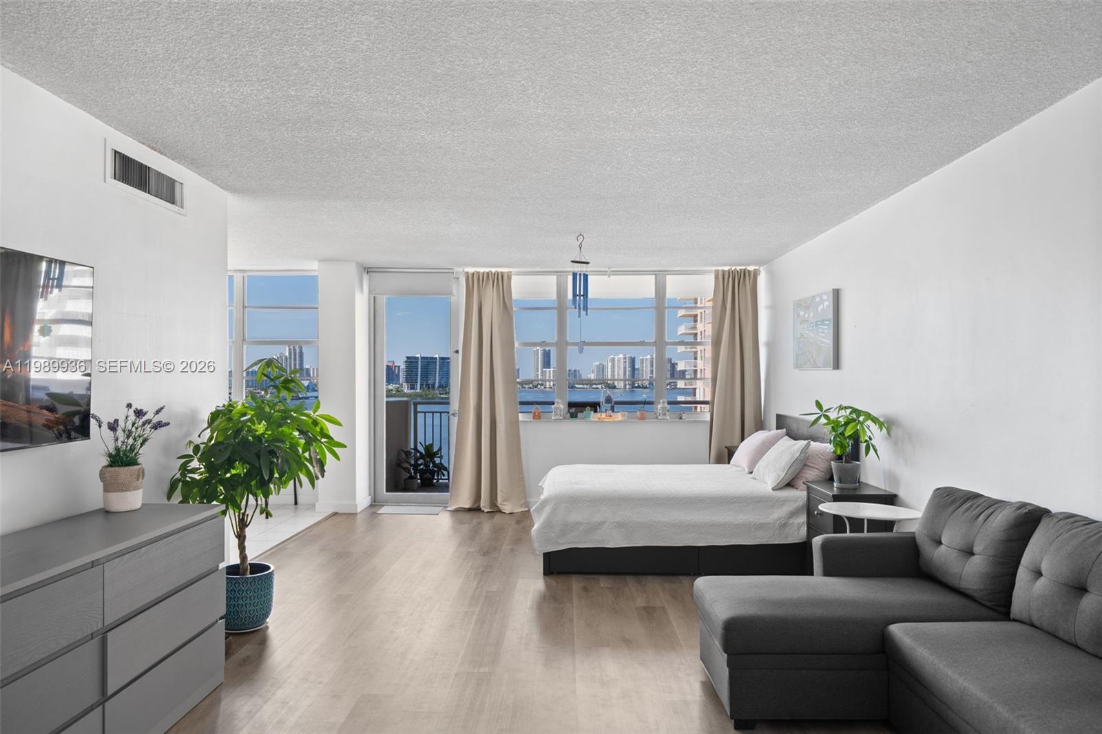 image Winston Towers 1001