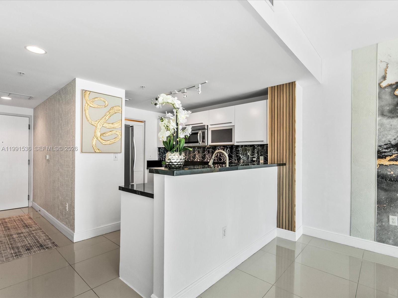 image Vizcayne North7