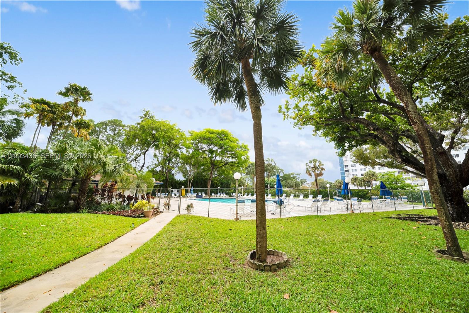 3800 Hillcrest Dr #1007 Hollywood, FL 33021