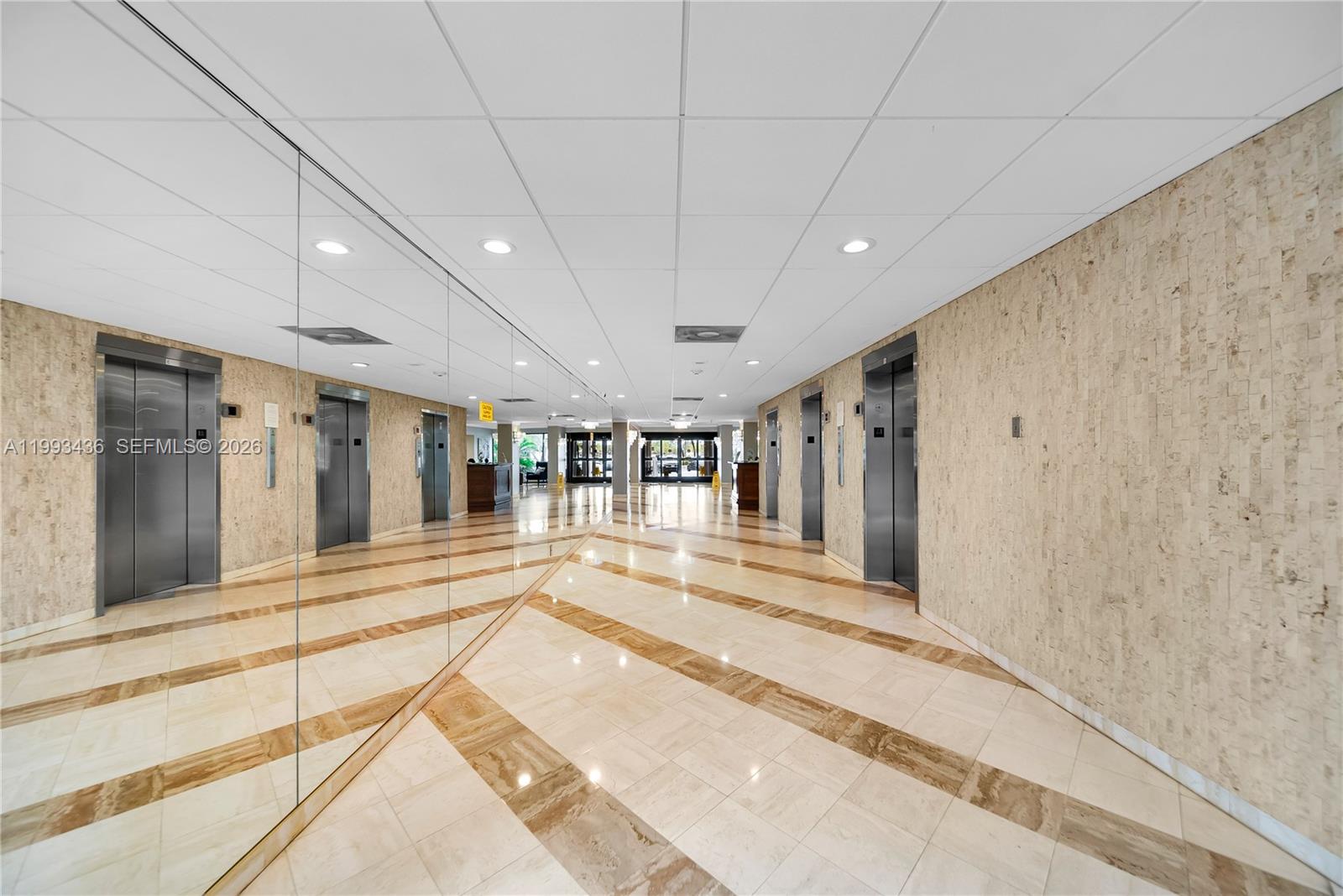 3800 Hillcrest Dr #1007 Hollywood, FL 33021