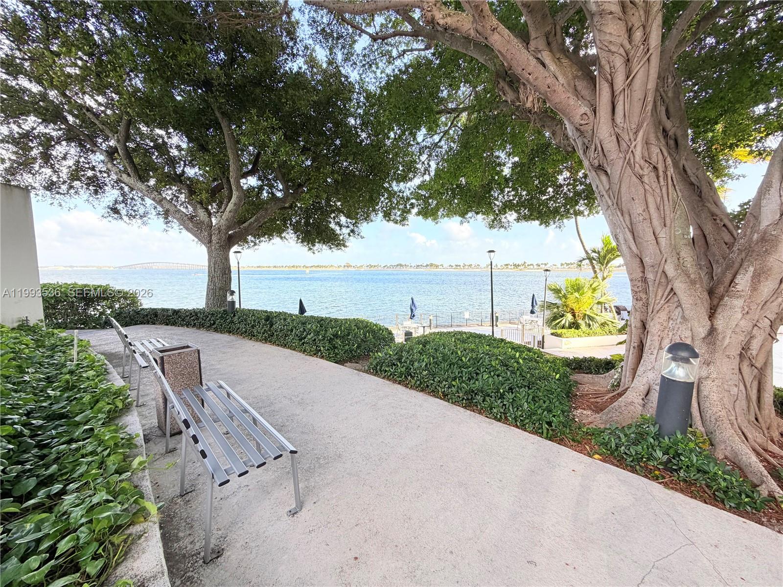 image Brickell Bay Club23