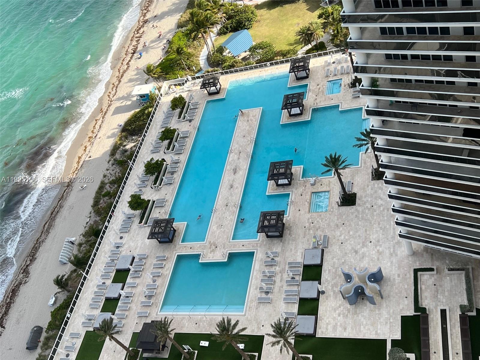 image Beach Club 235