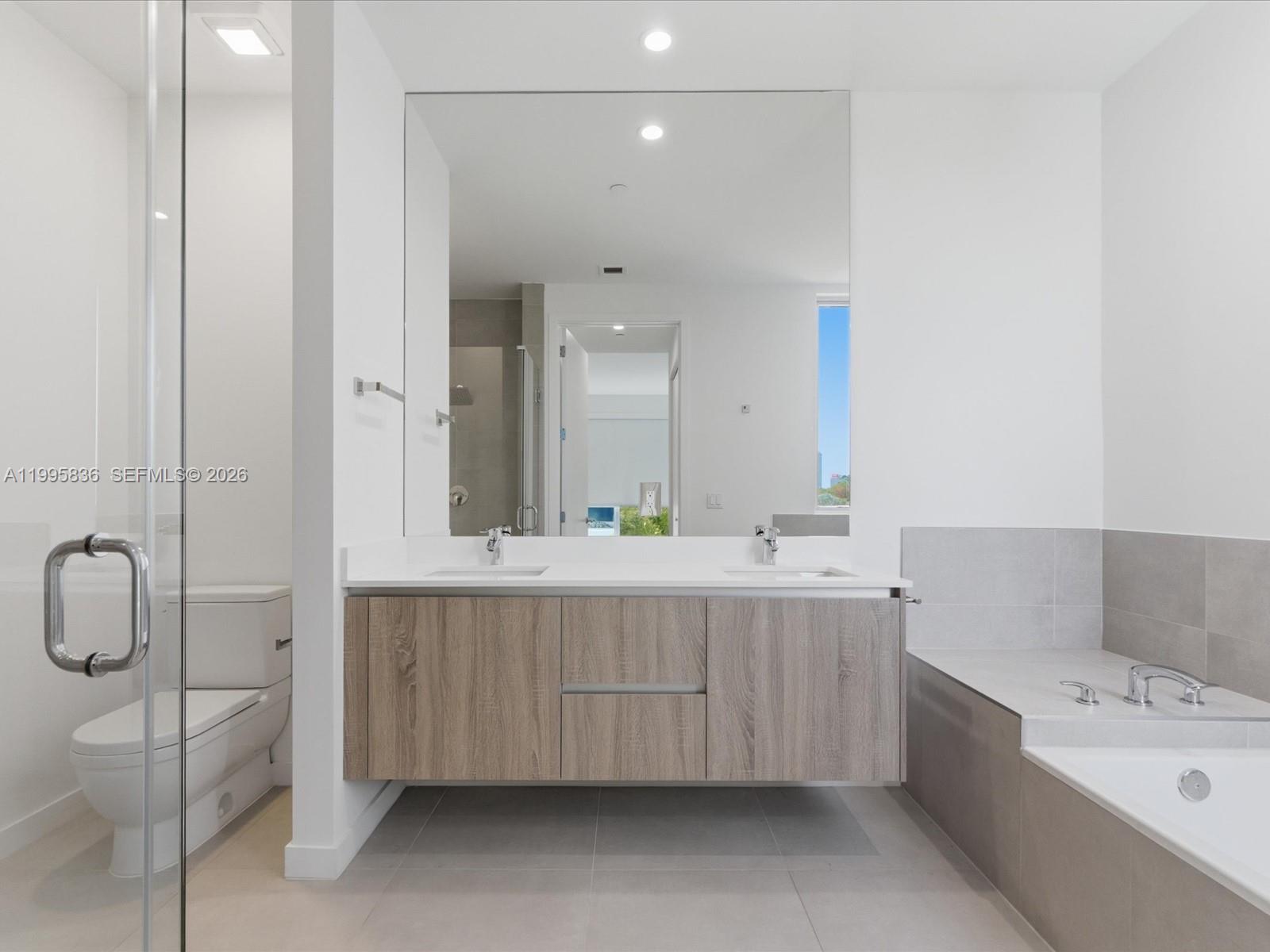 529 SW 11th St #PH303 Miami, FL 33129