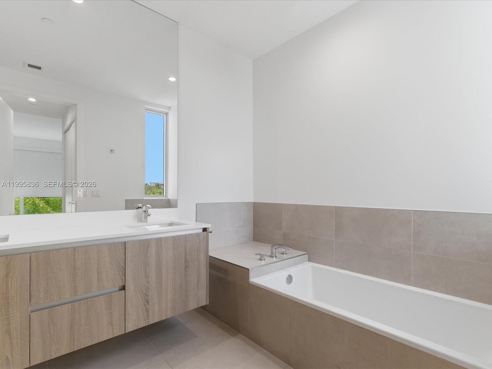 529 SW 11th St #PH303 Miami, FL 33129