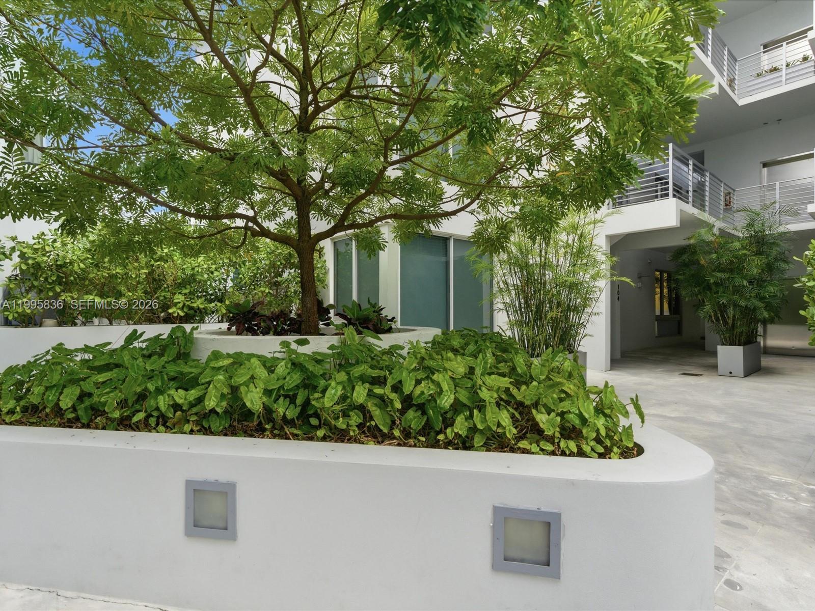 529 SW 11th St #PH303 Miami, FL 33129