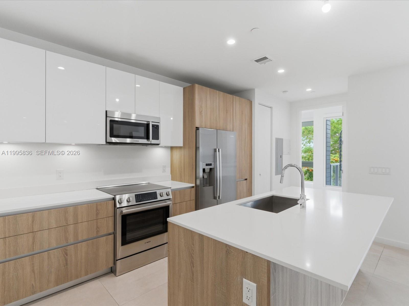 529 SW 11th St #PH303 Miami, FL 33129