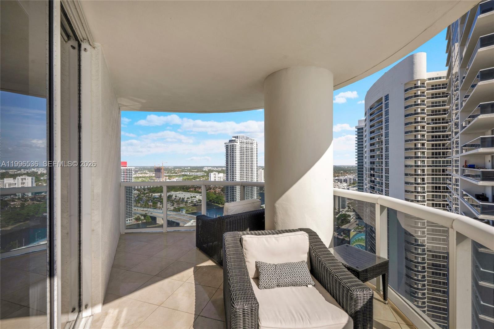 image Beach Club 123