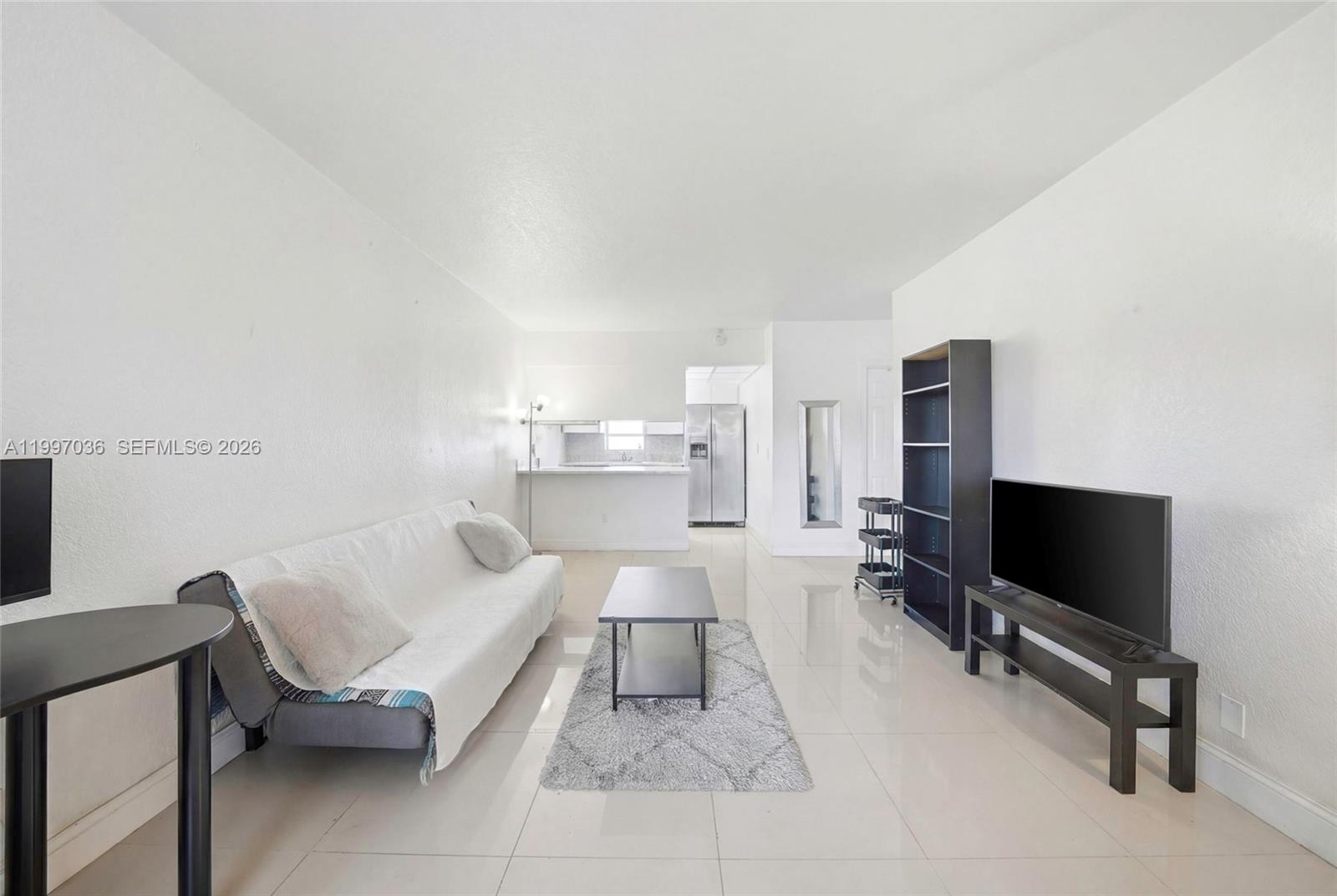 1100 NE 9th Ave #105