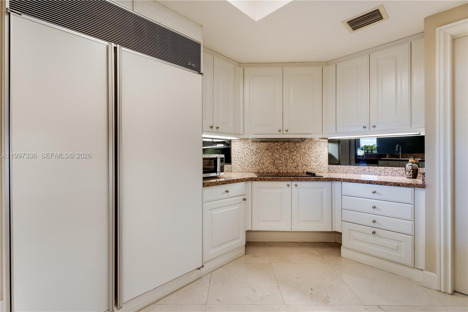 image Grand Bay Residences9