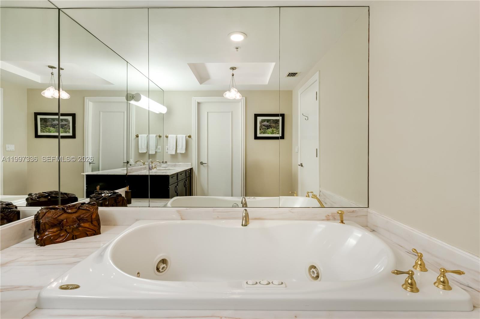 image Grand Bay Residences18