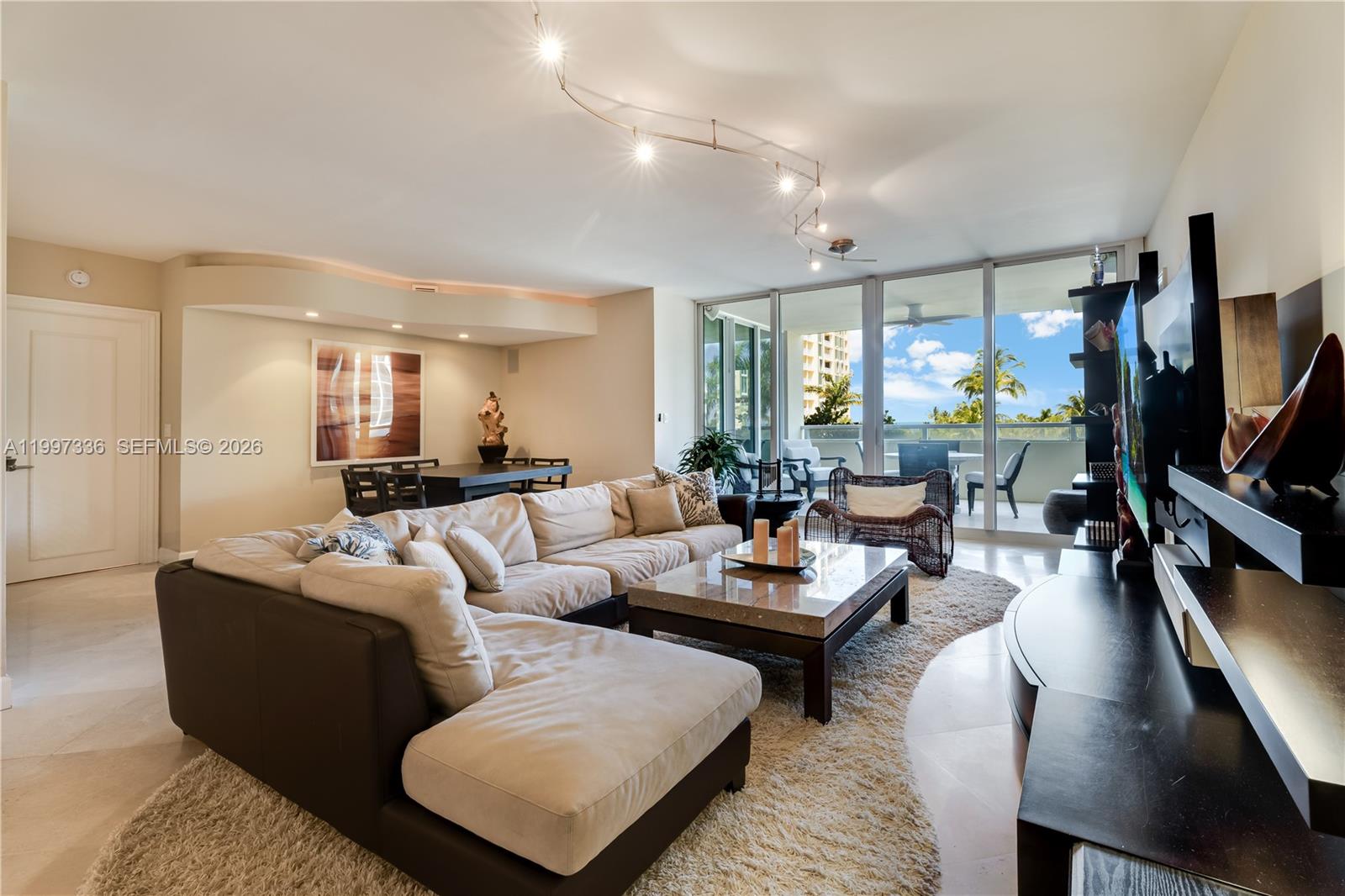 image Grand Bay Residences27