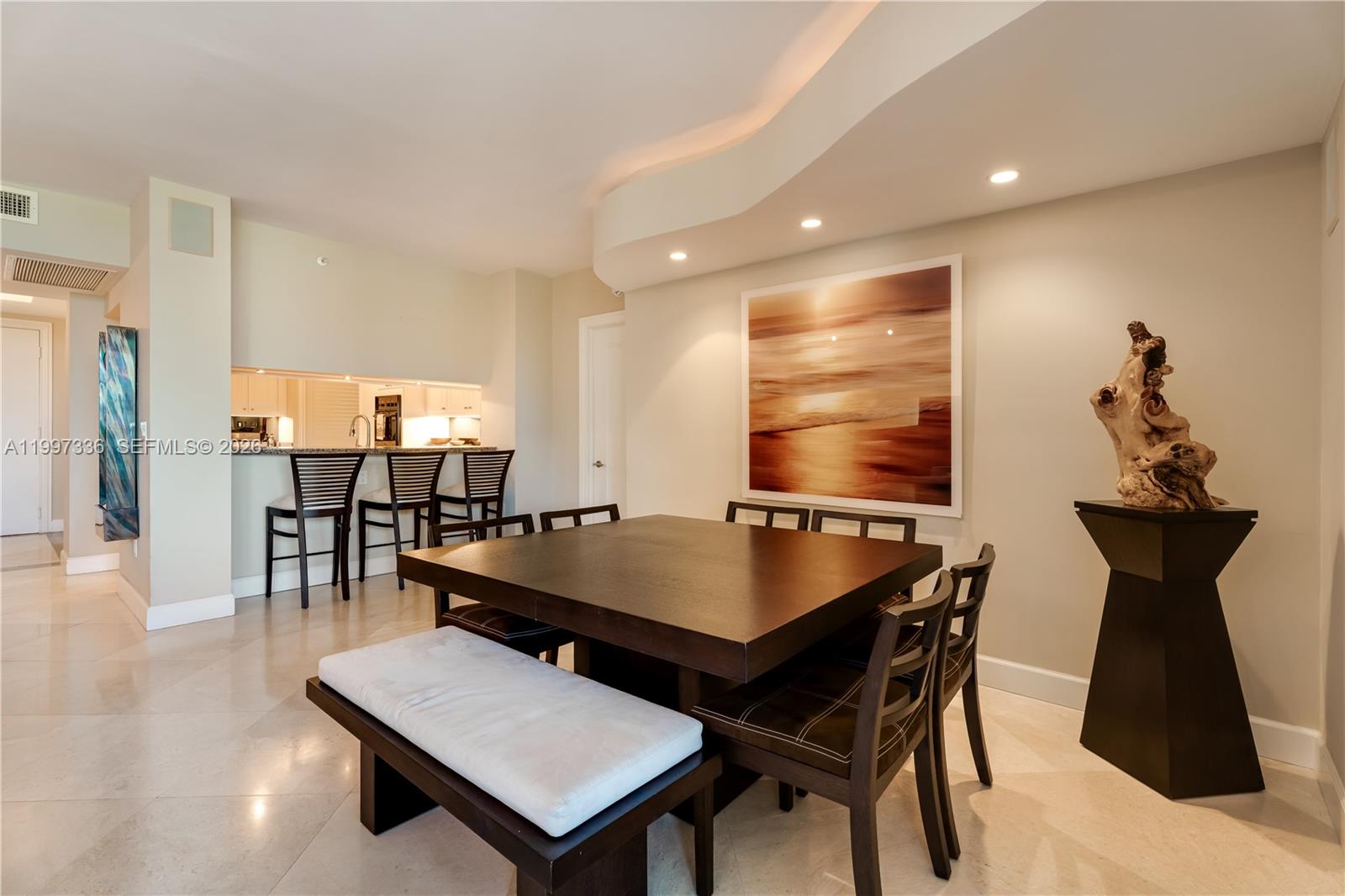 image Grand Bay Residences5