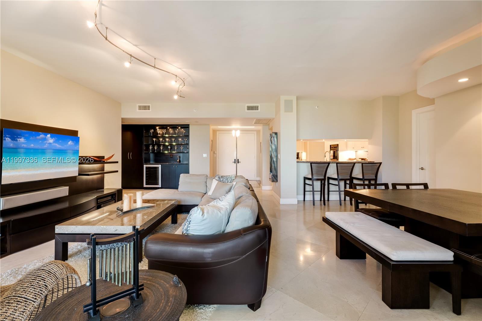 image Grand Bay Residences6