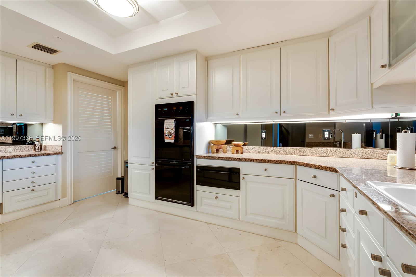 image Grand Bay Residences8