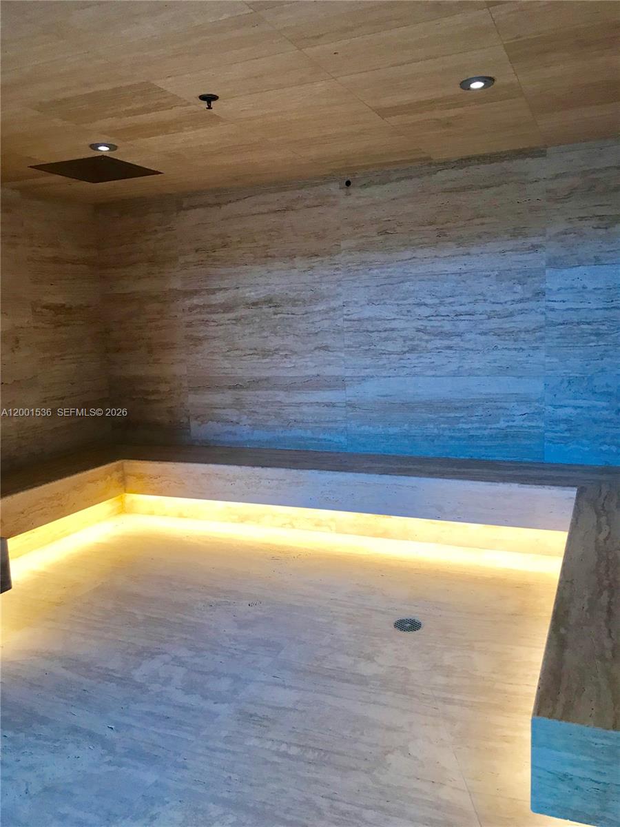 16385 Biscayne Blvd #1902 North Miami Beach, FL 33160