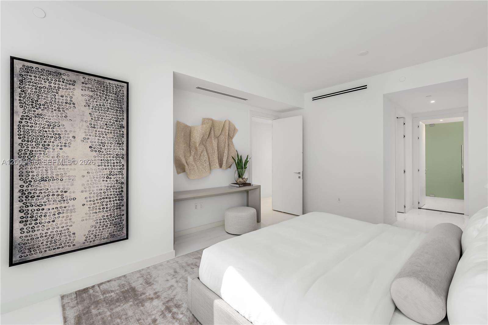 300 Biscayne Blvd Way #2802E Miami, FL 33131