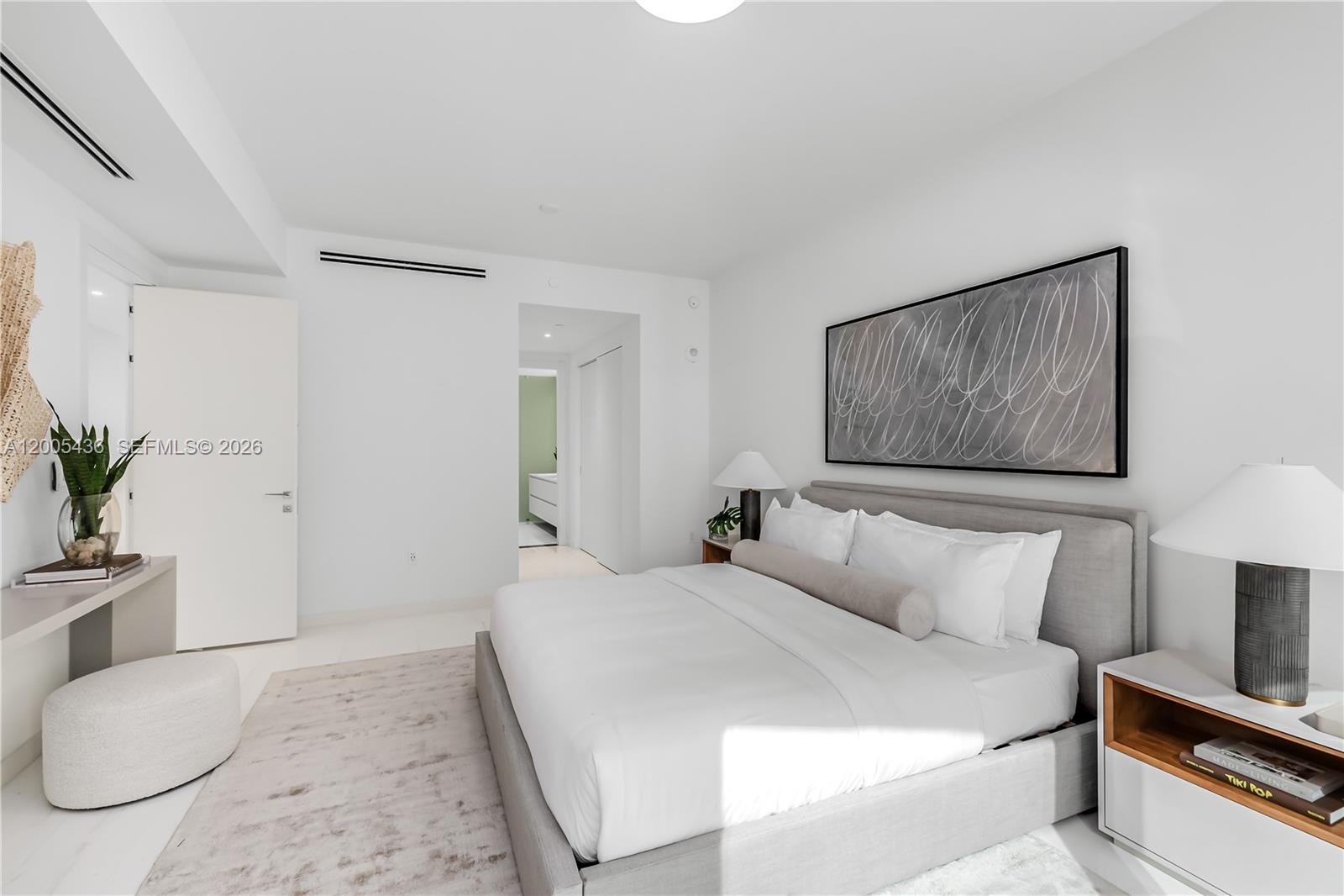 300 Biscayne Blvd Way #2802E Miami, FL 33131