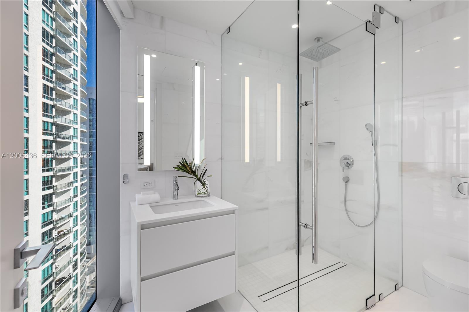 300 Biscayne Blvd Way #2802E Miami, FL 33131