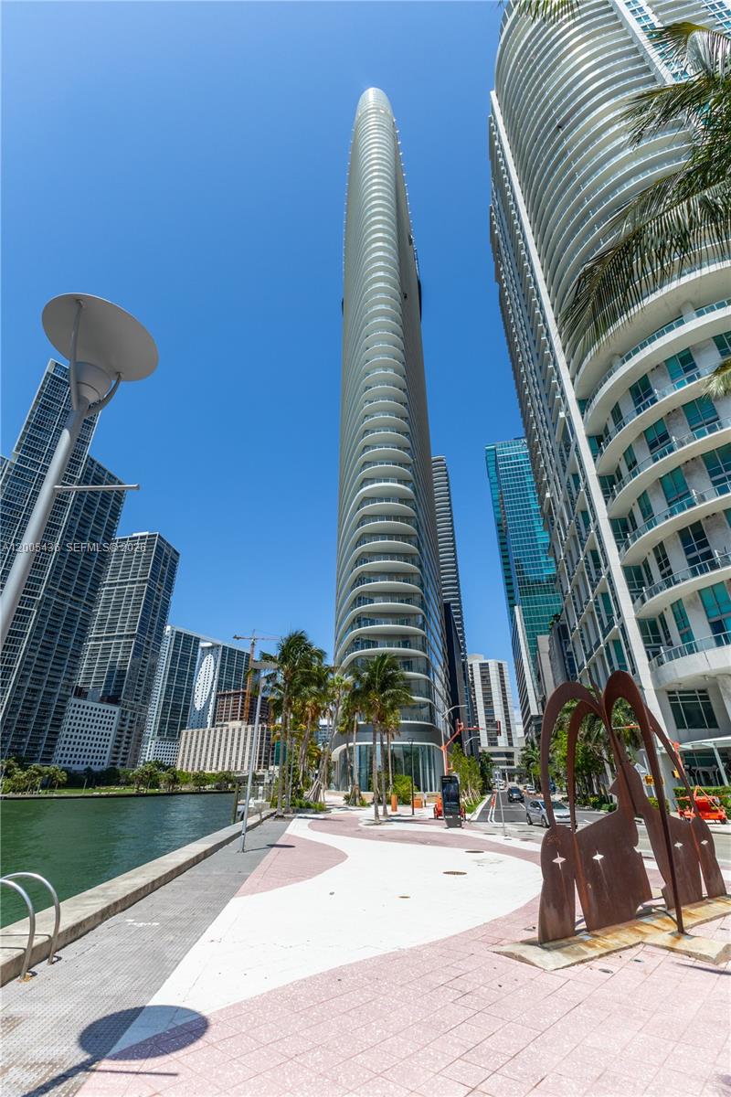 300 Biscayne Blvd Way #2802E Miami, FL 33131