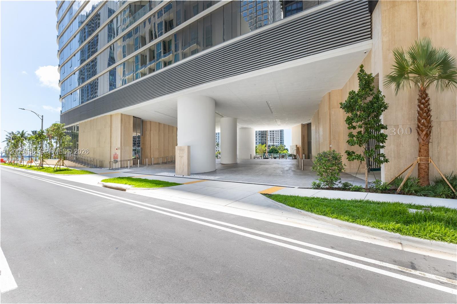 300 Biscayne Blvd Way #2802E Miami, FL 33131