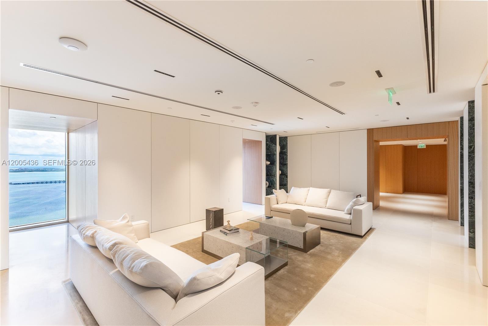 300 Biscayne Blvd Way #2802E Miami, FL 33131