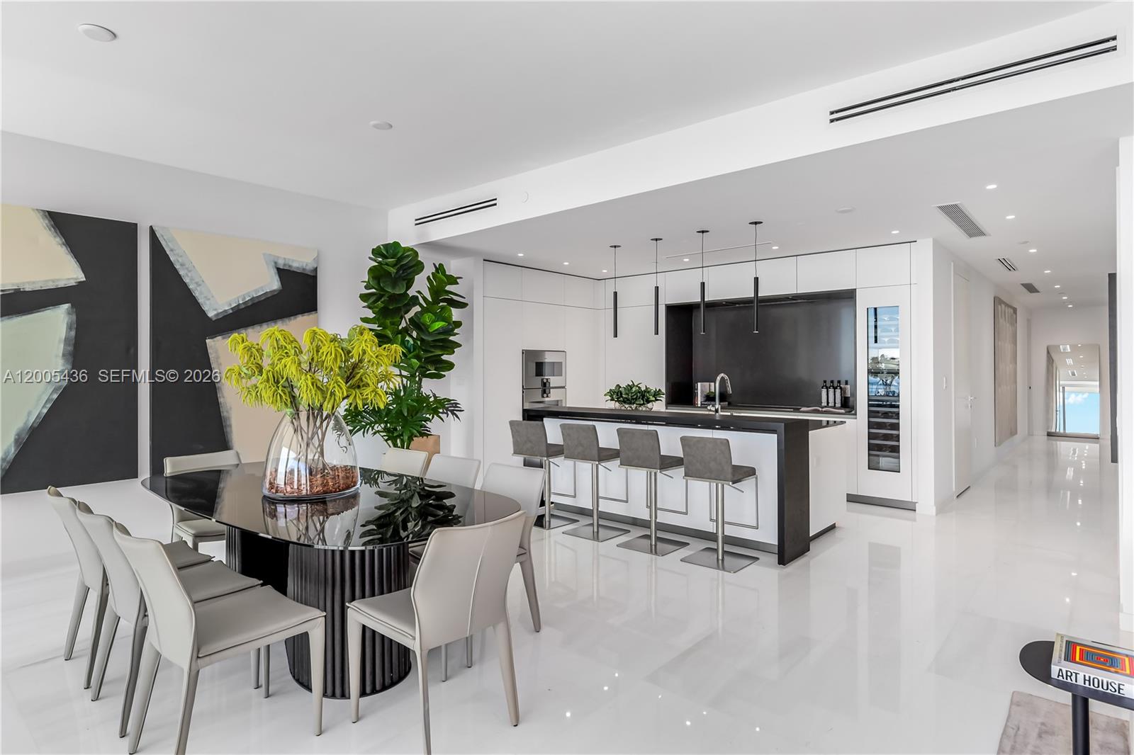 300 Biscayne Blvd Way #2802E Miami, FL 33131
