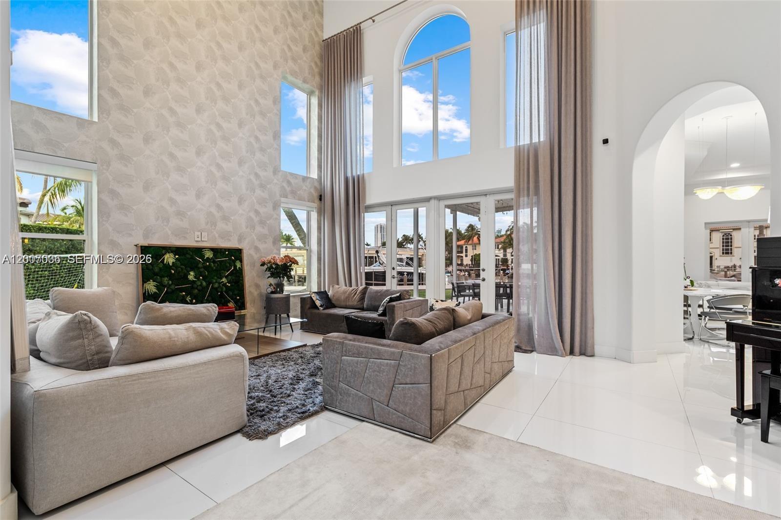 1260 Harbor Ct Hollywood, FL 33019