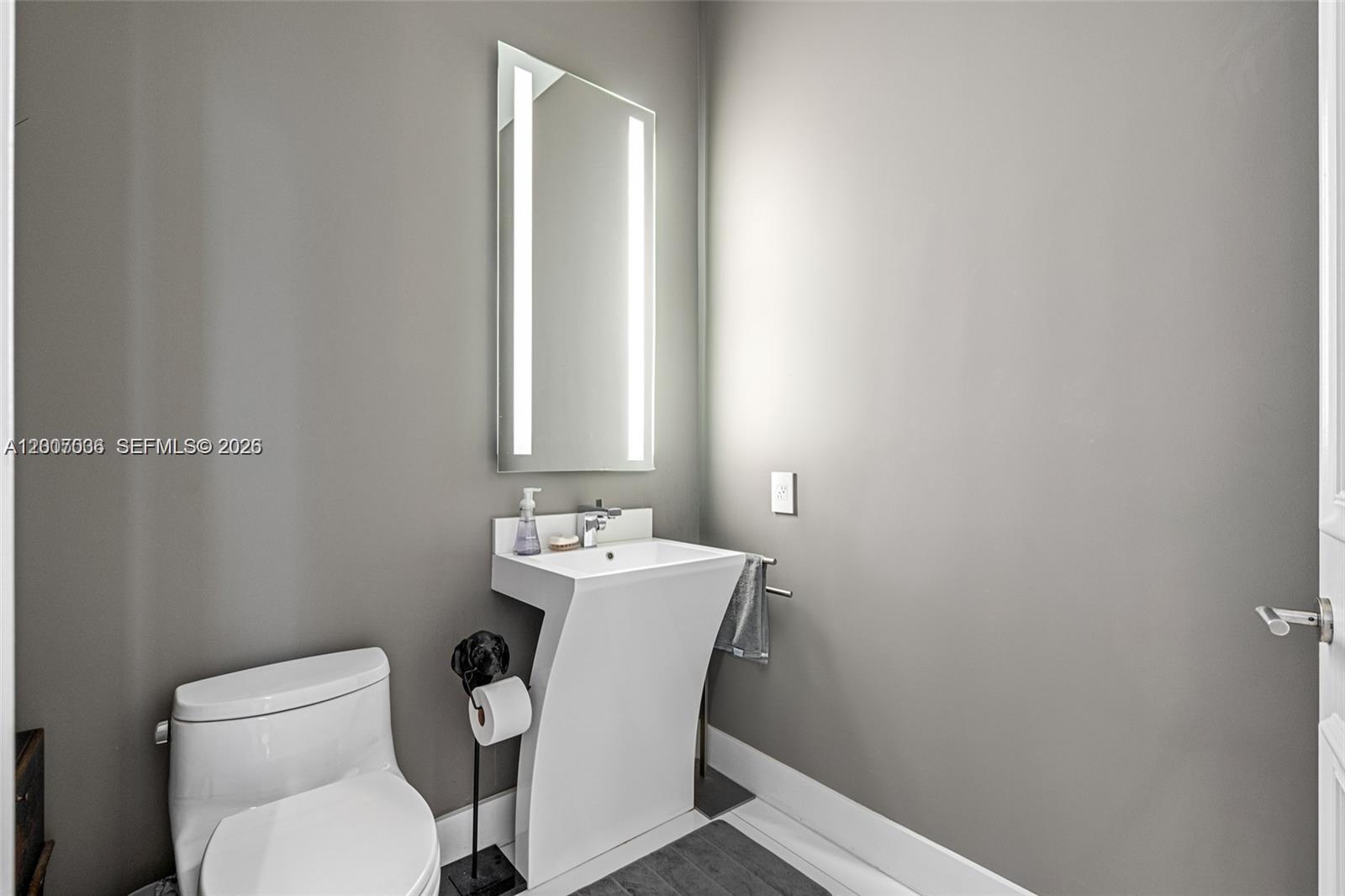 1260 Harbor Ct Hollywood, FL 33019