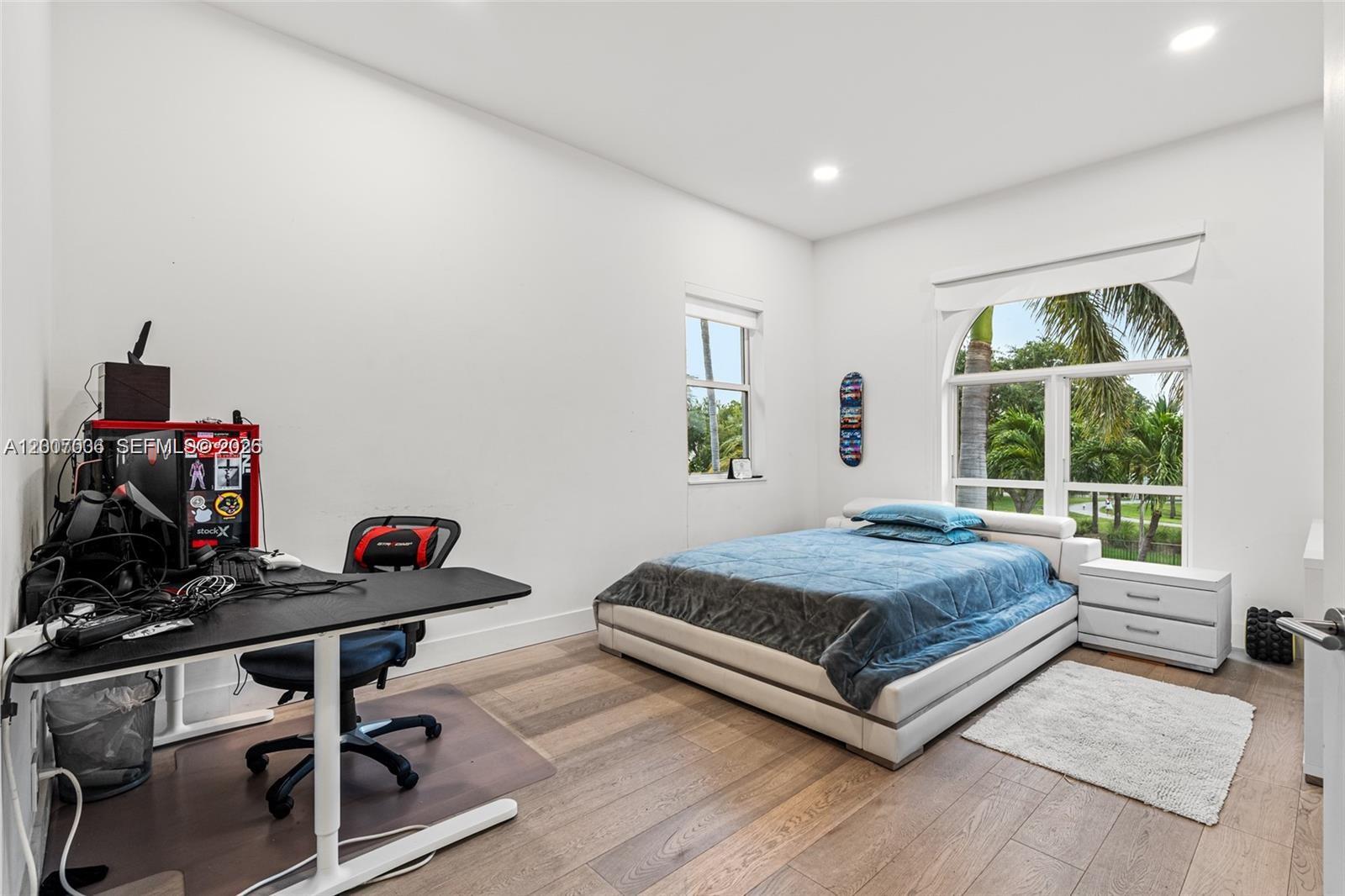 1260 Harbor Ct Hollywood, FL 33019