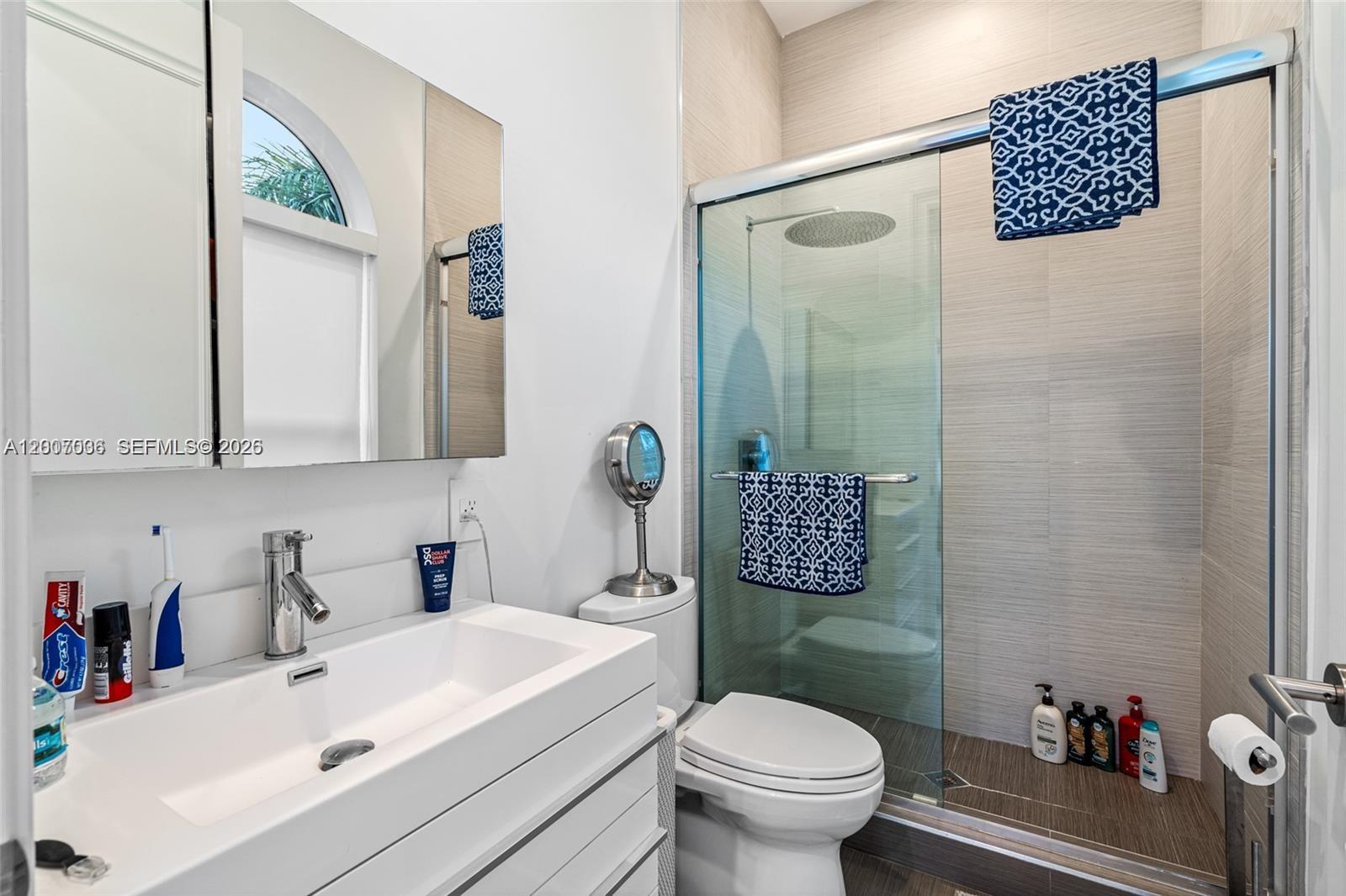 1260 Harbor Ct Hollywood, FL 33019