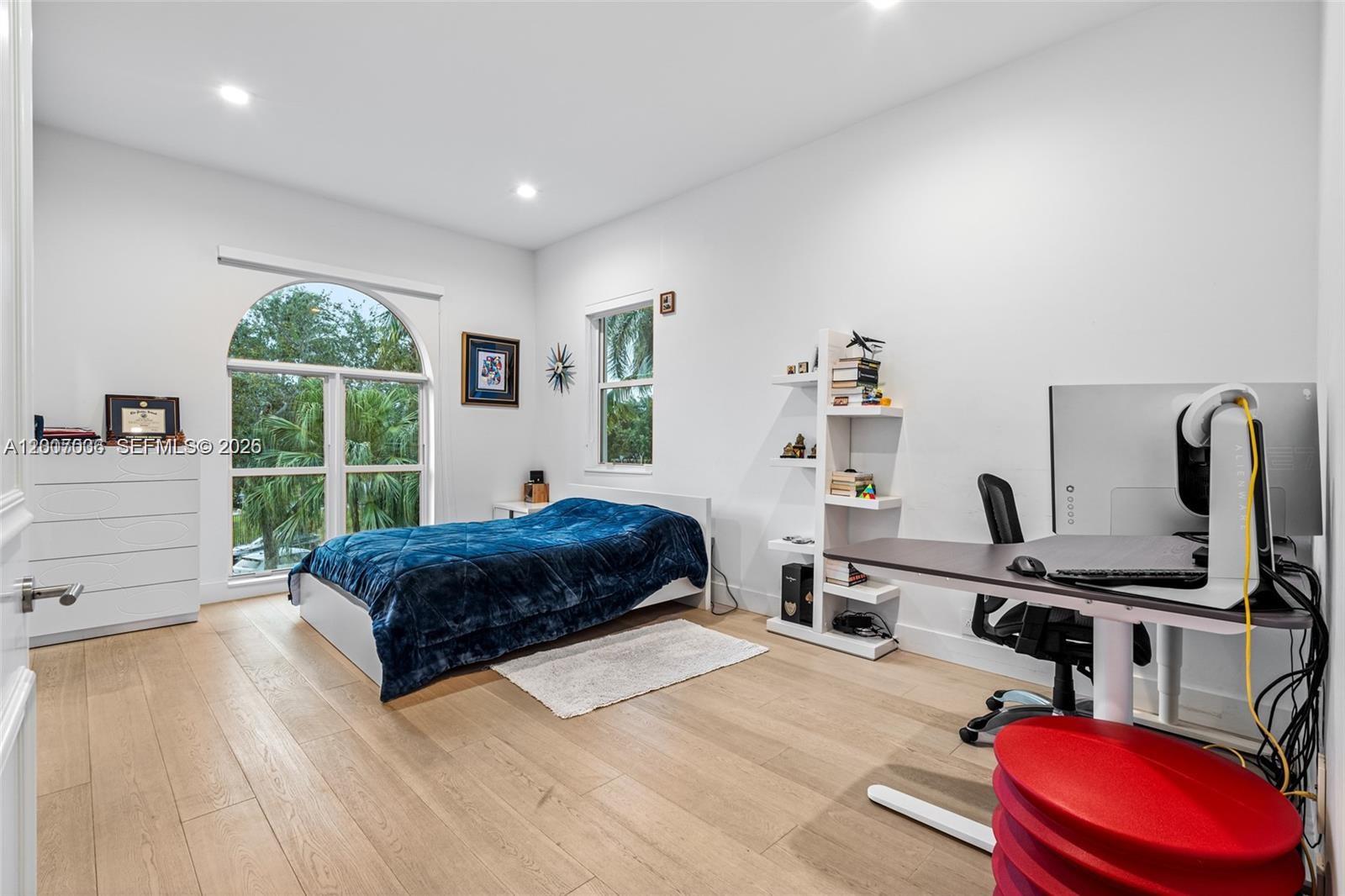 1260 Harbor Ct Hollywood, FL 33019