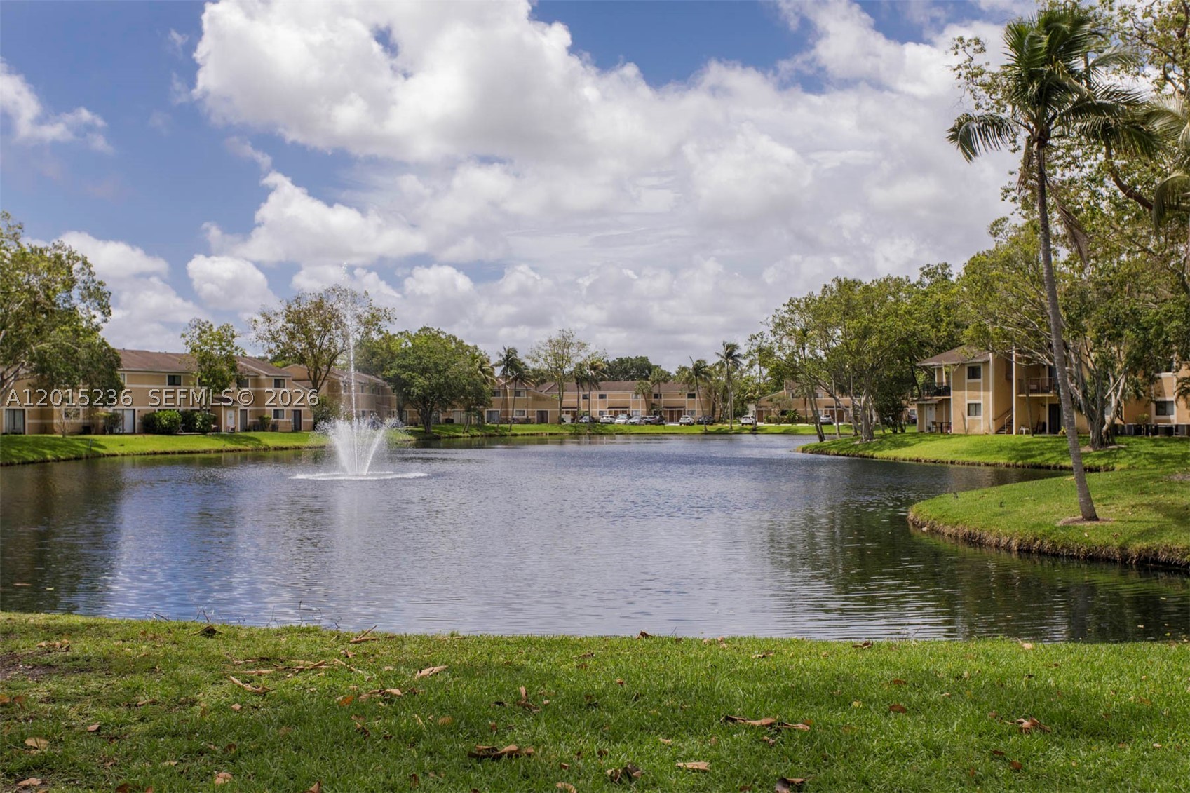 400 Palm Cir W #102
