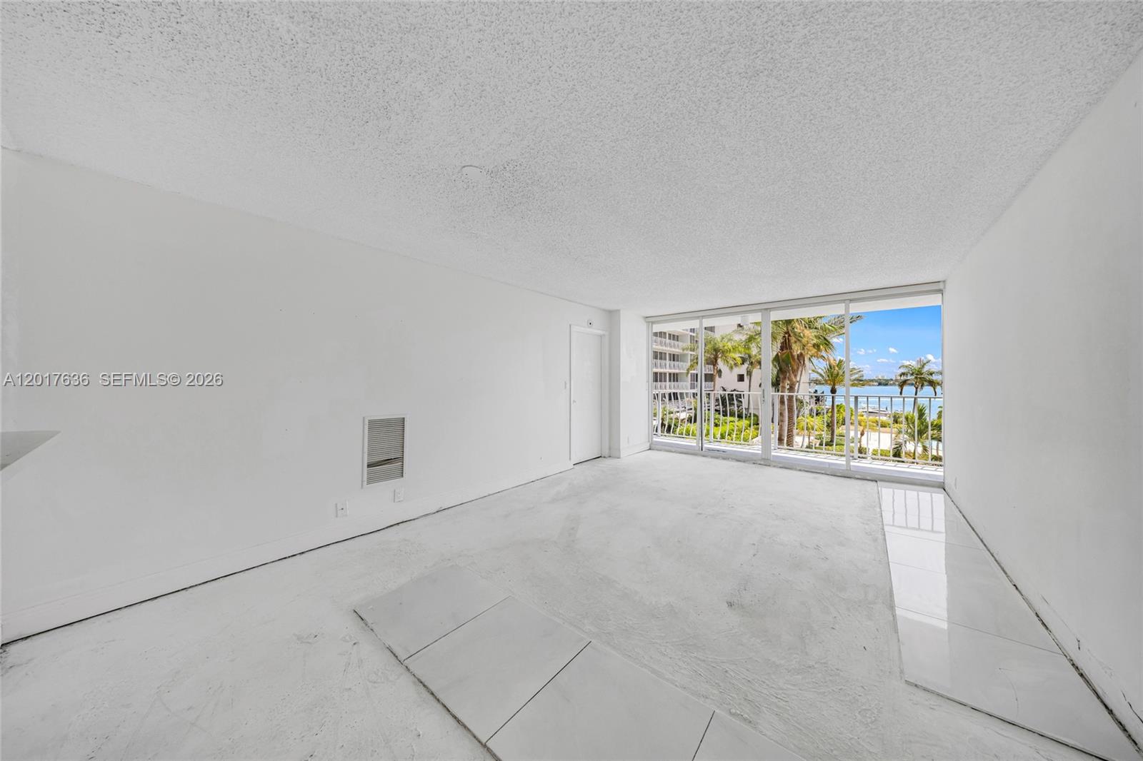 7601 E Treasure Dr #609