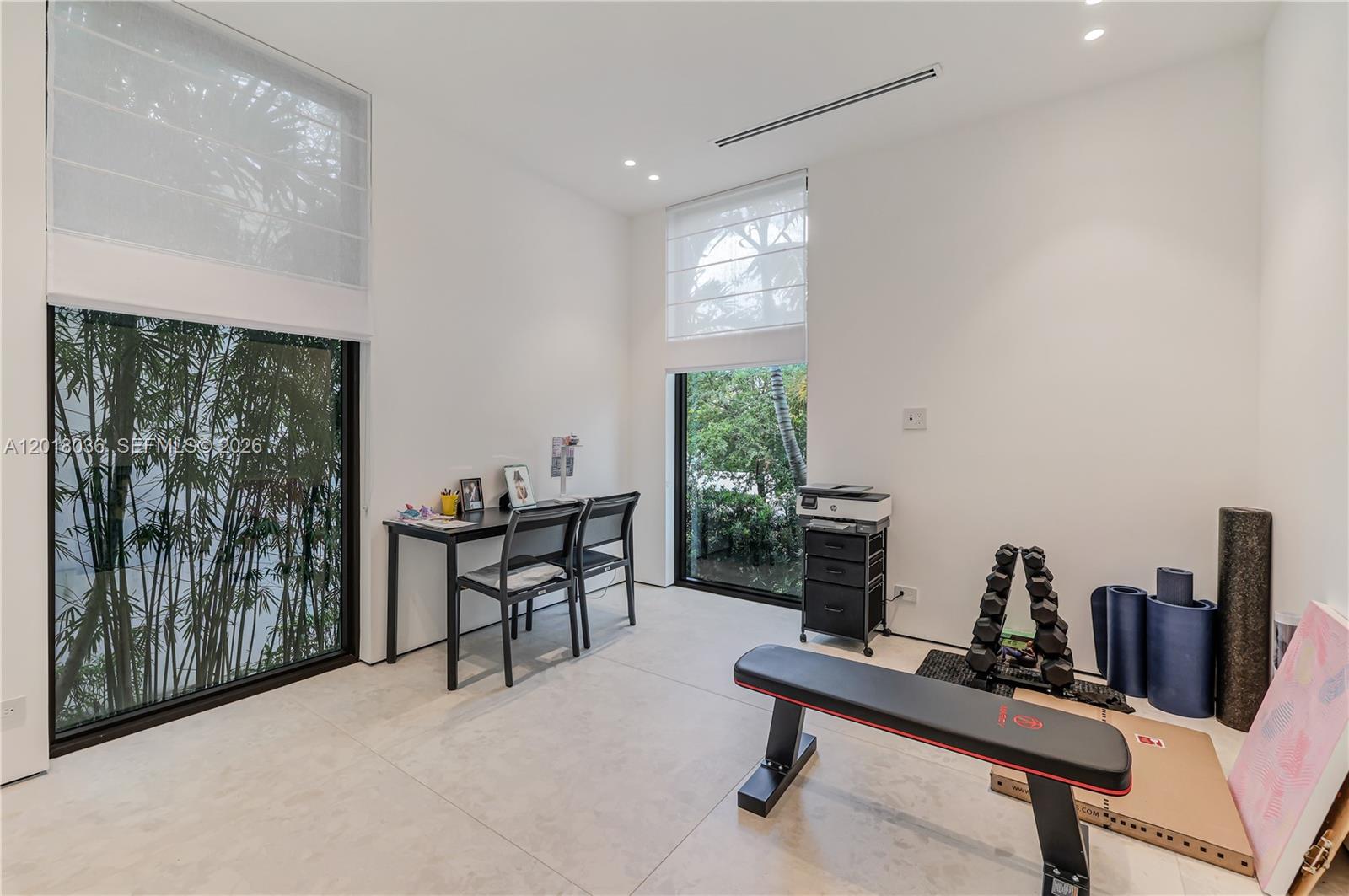 1092 N Venetian Dr Miami, FL 33139