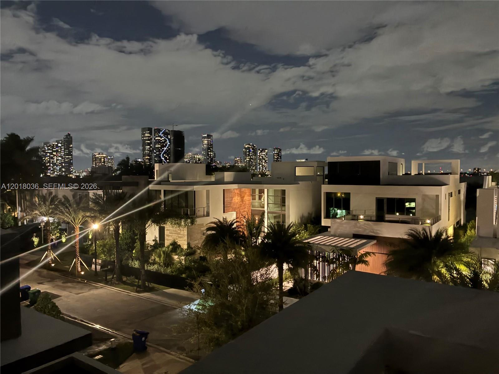 1092 N Venetian Dr Miami, FL 33139