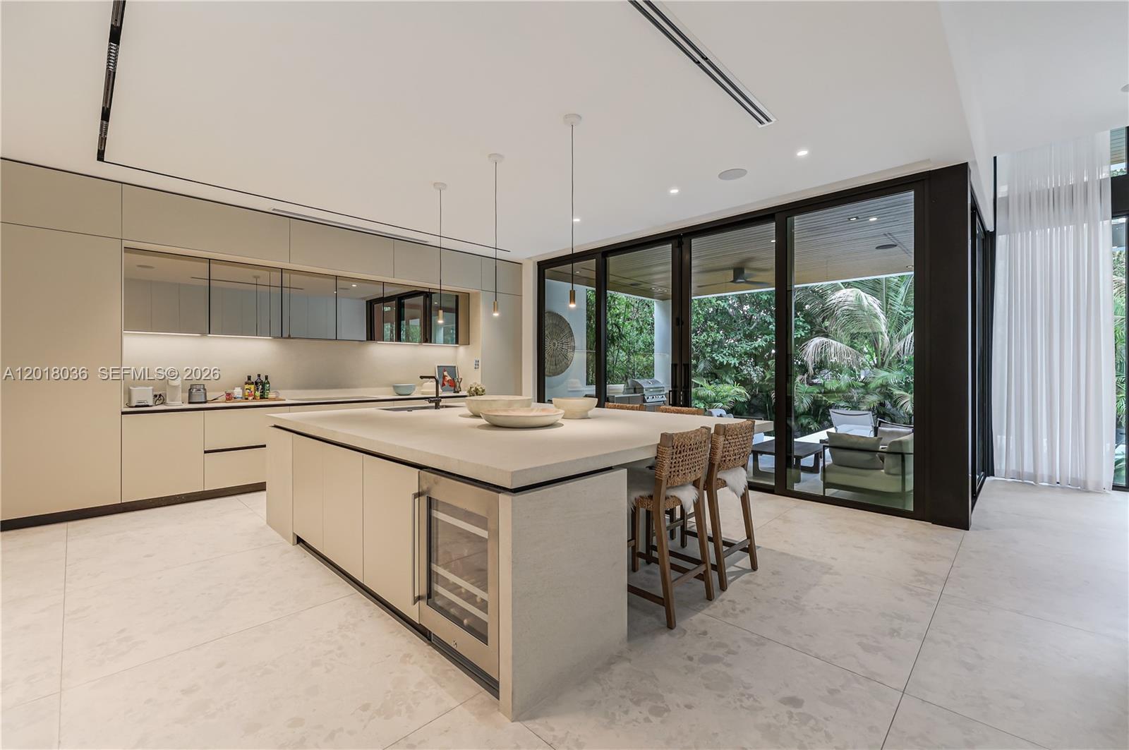 1092 N Venetian Dr Miami, FL 33139