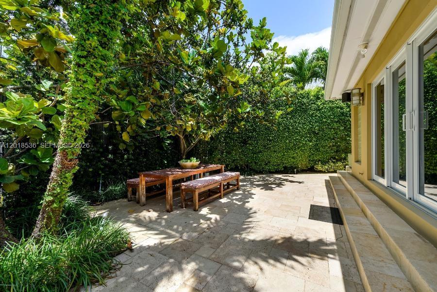 830 E Dilido Dr Miami Beach, FL 33139