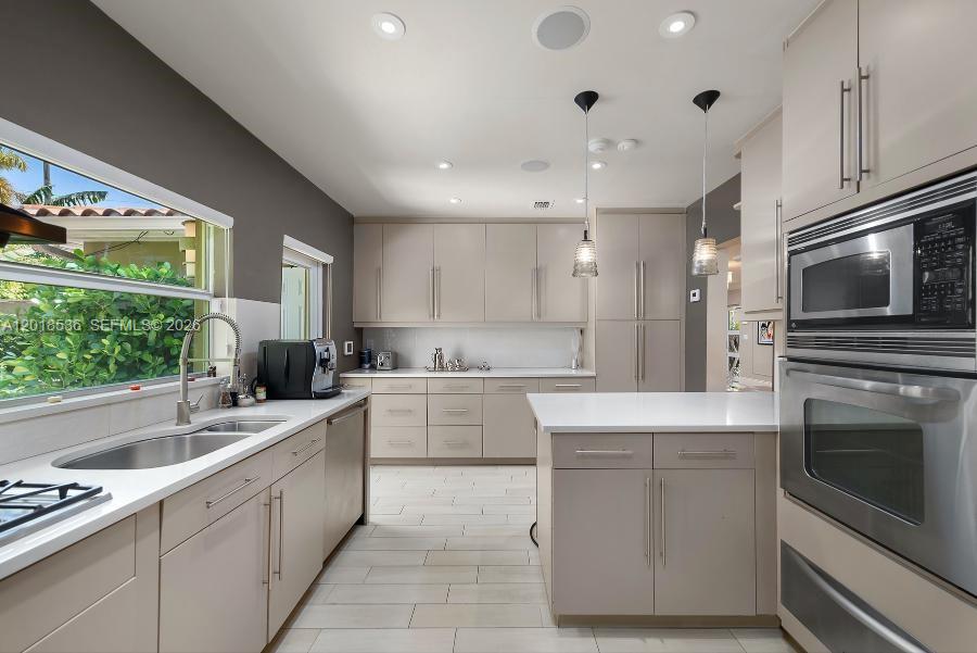 830 E Dilido Dr Miami Beach, FL 33139