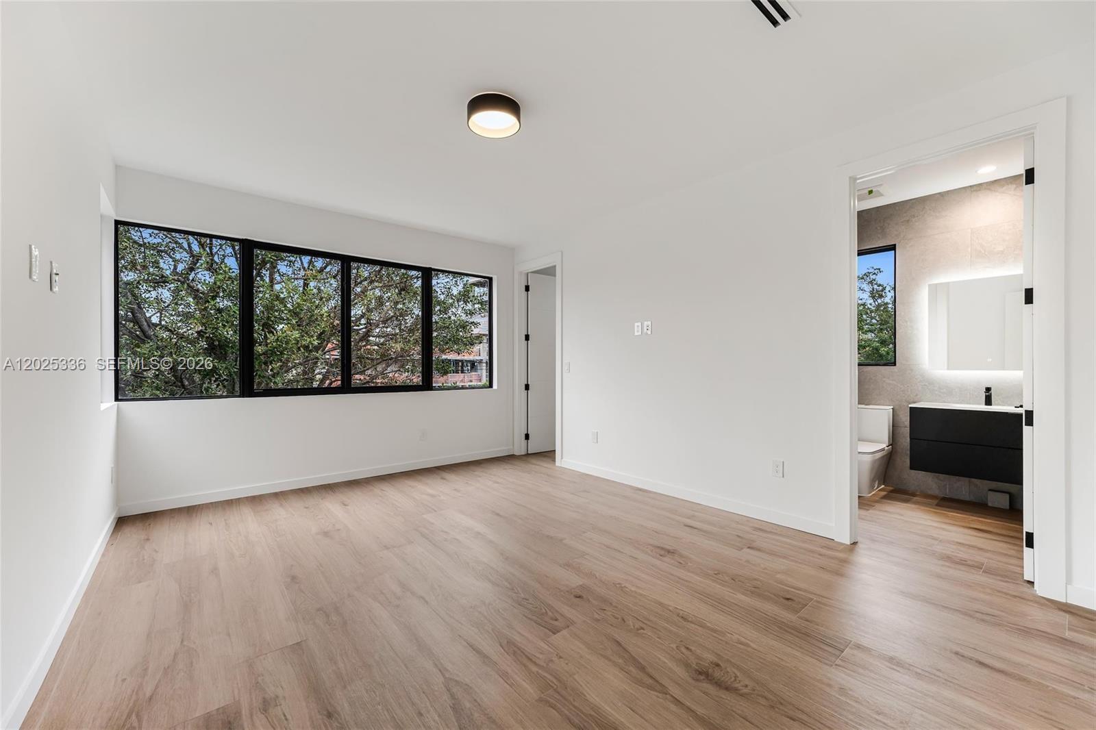3370 Thomas Miami, FL 33133