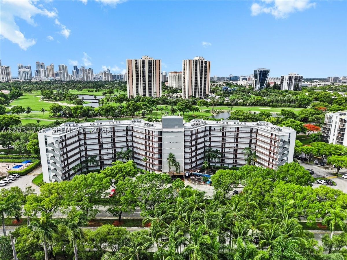 3101 N Country Clb Dr #209