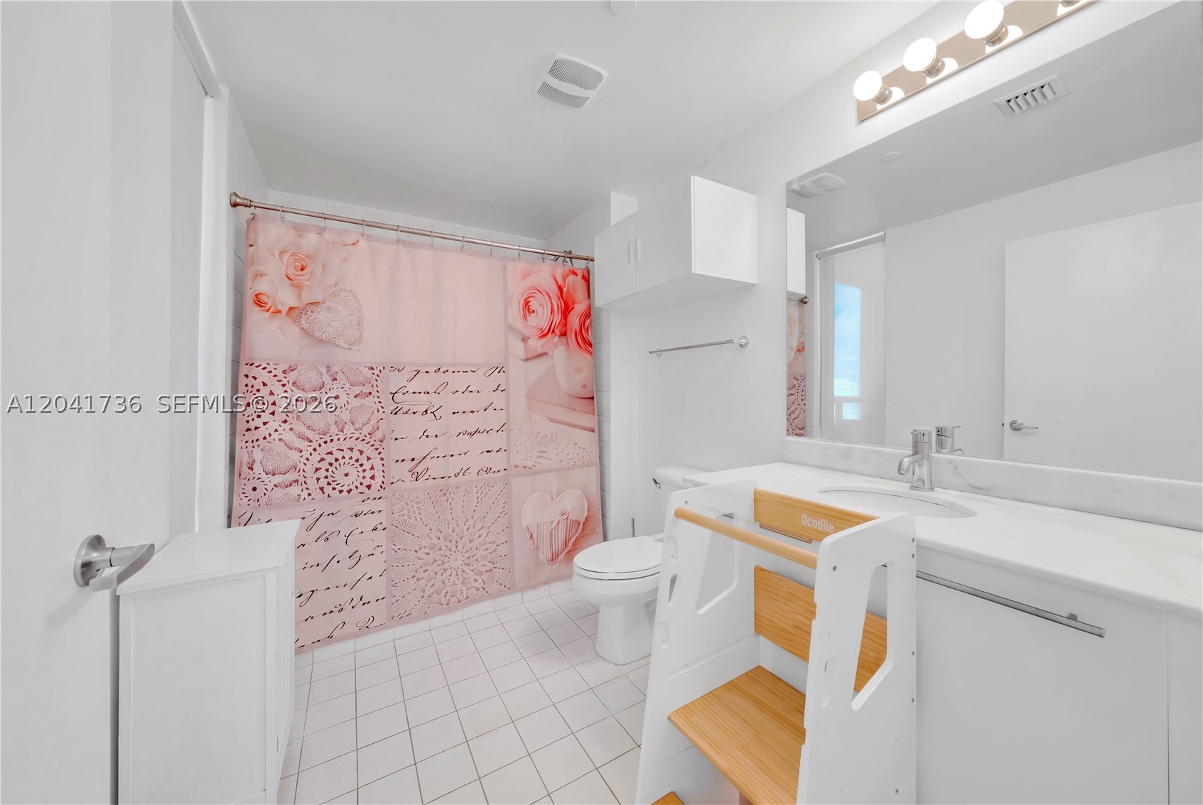888 Biscayne Blvd #2101 Miami, FL 33132