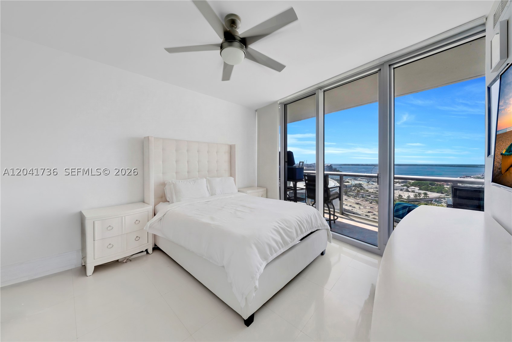 888 Biscayne Blvd #2101 Miami, FL 33132