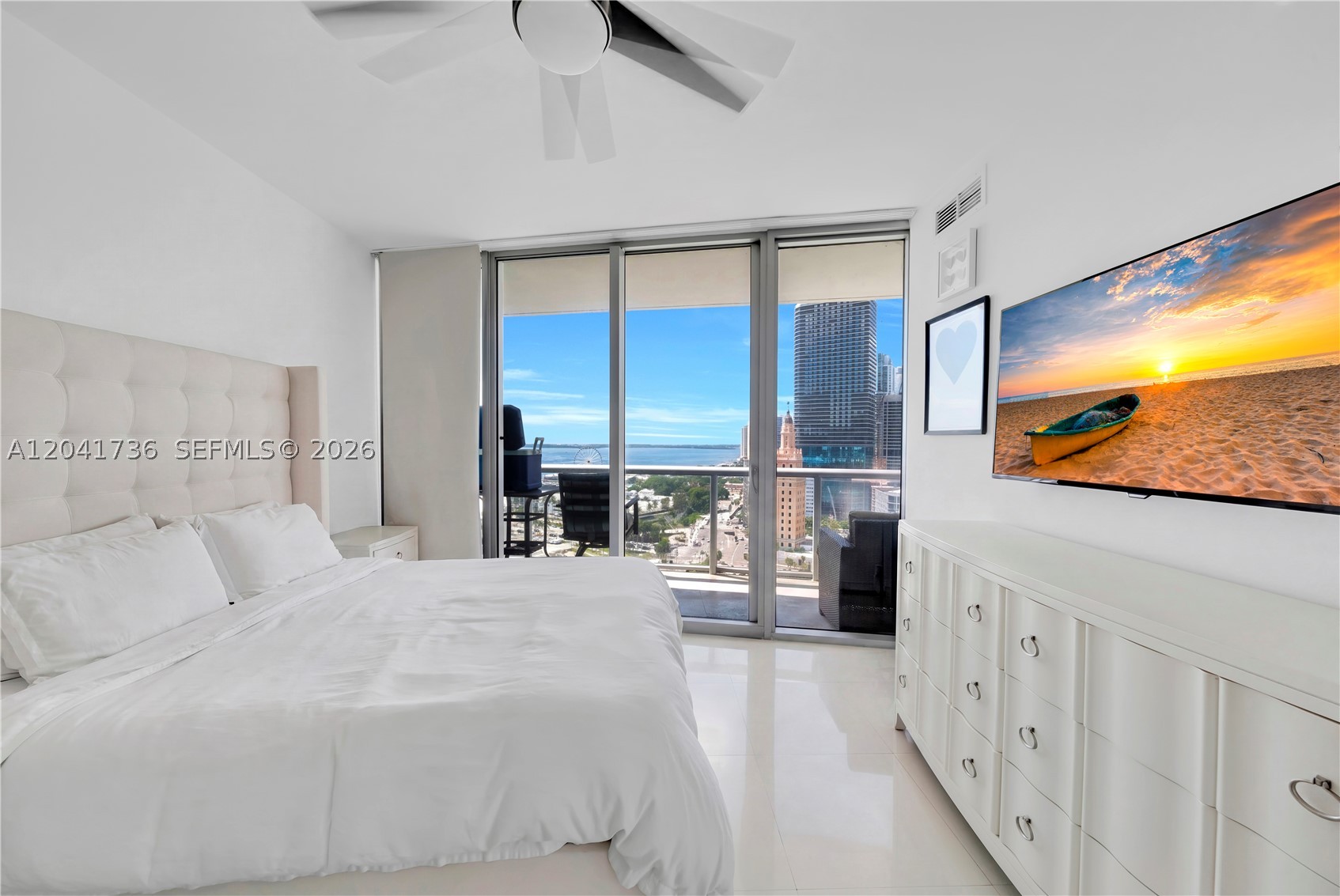 888 Biscayne Blvd #2101 Miami, FL 33132